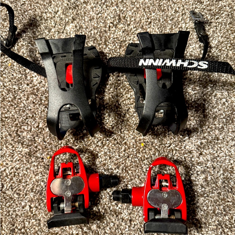 Triple Link Pedals compatible with Look Delta or SPD cleats, and have Toe Clips
